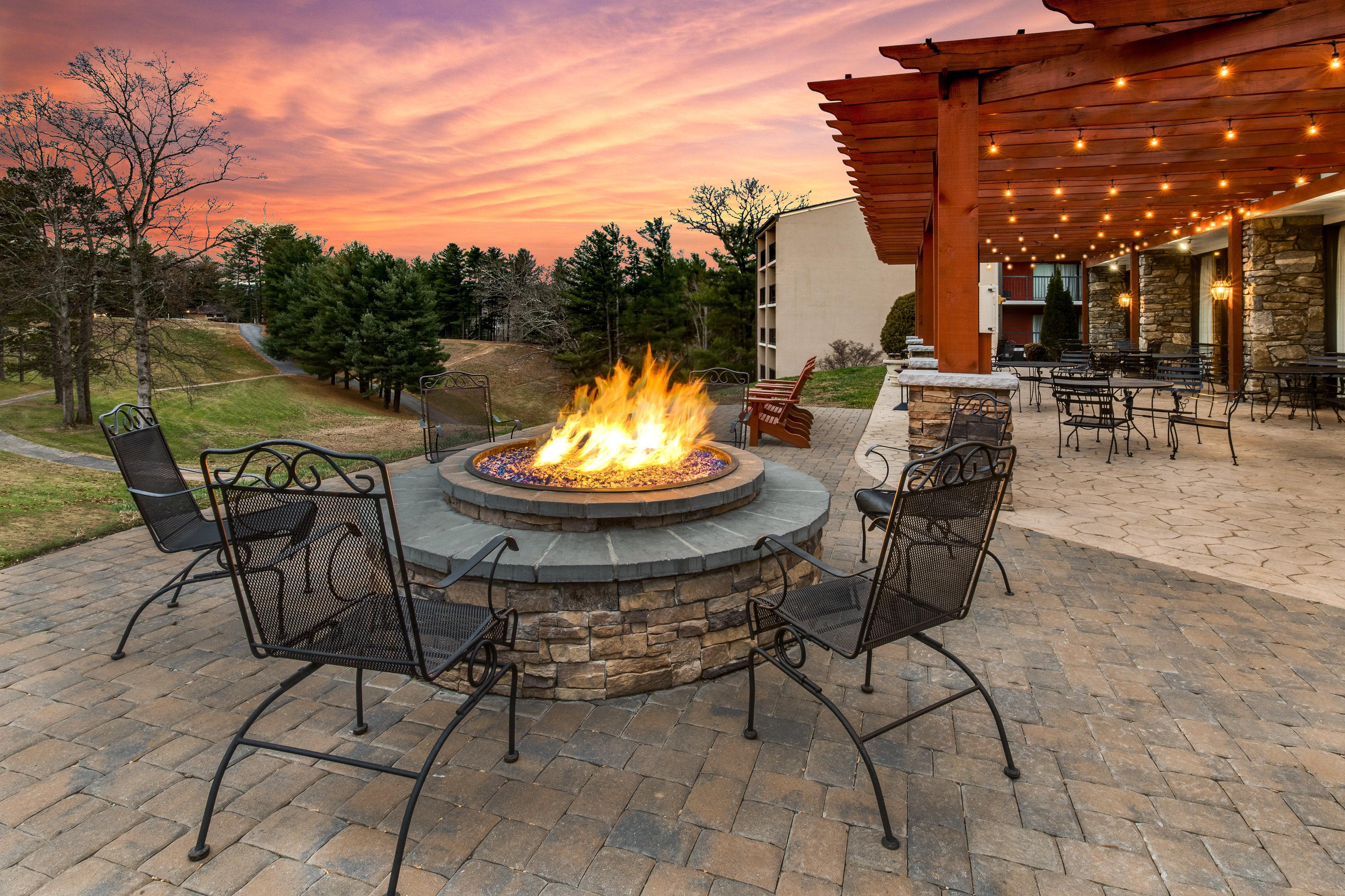Crowne Plaza Resort Asheville By Ihg Exterior photo